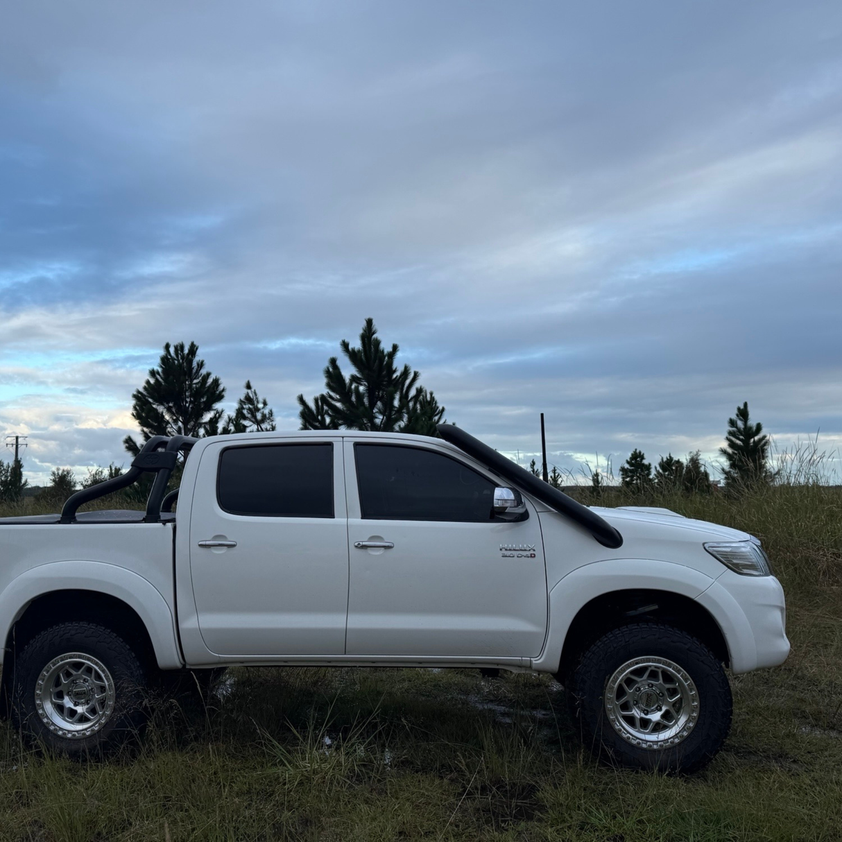 TOYOTA N70 HILUX SHORT ENTRY DUAL SNORKELS